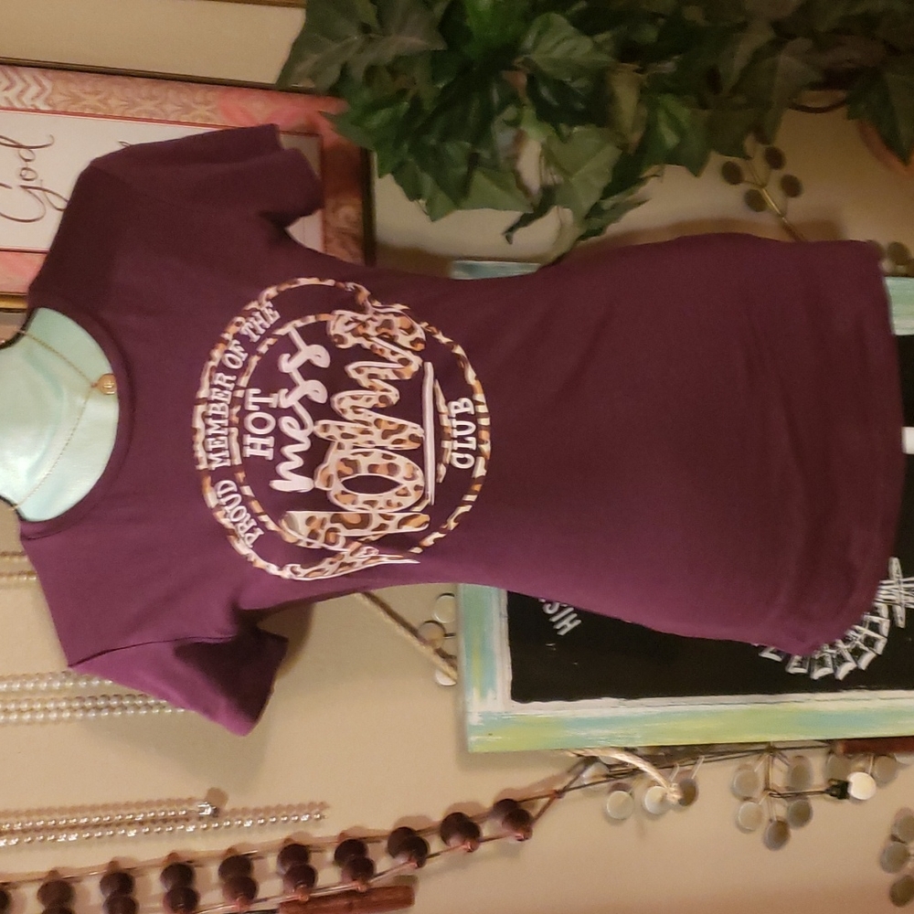 Kavio Graphic Tee 'Proud Member of the Hot Mess Moms Club' Size Medium